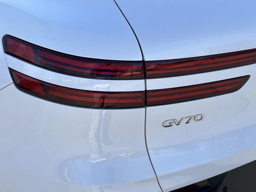 Used 2025 Genesis GV70 3.5T Sport w/ Sport Advanced Package image 13