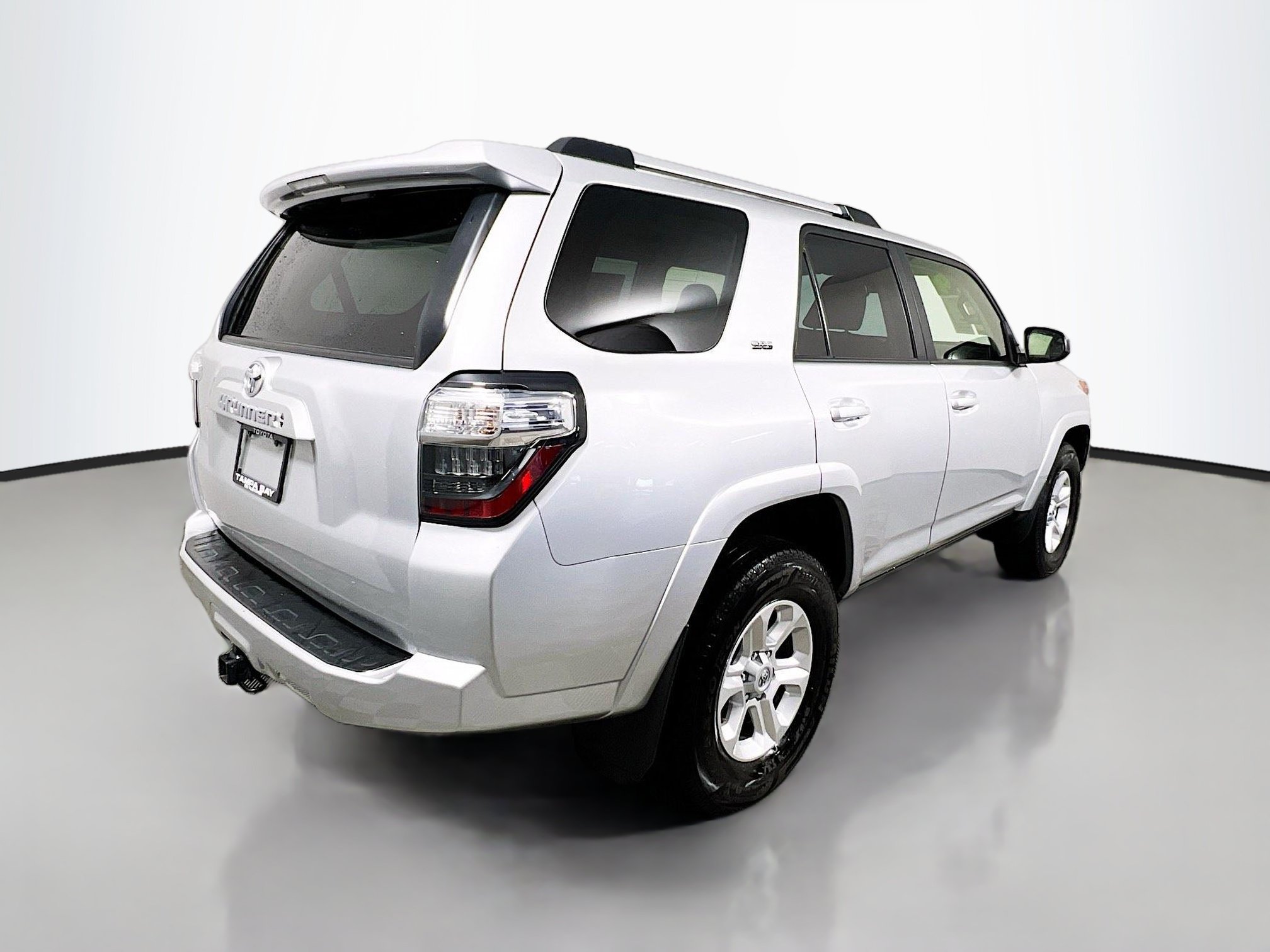 Used 2024 Toyota 4Runner SR5 AWD/4WD image 4