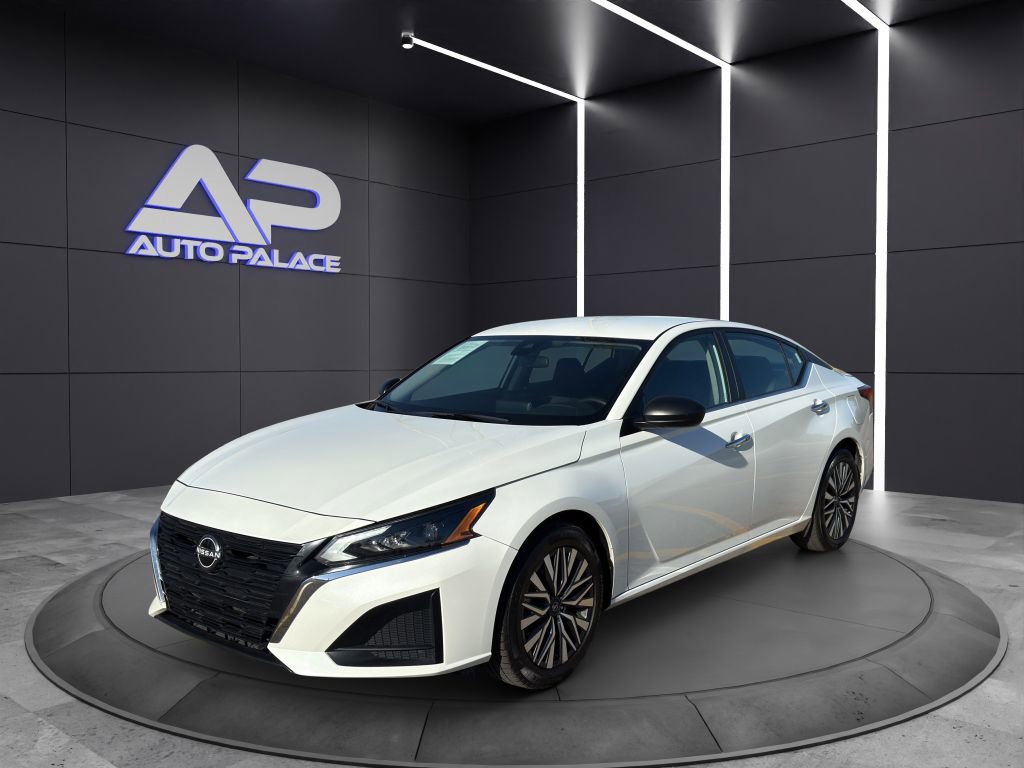 Used 2024 Nissan Altima 2.5 SV image 1