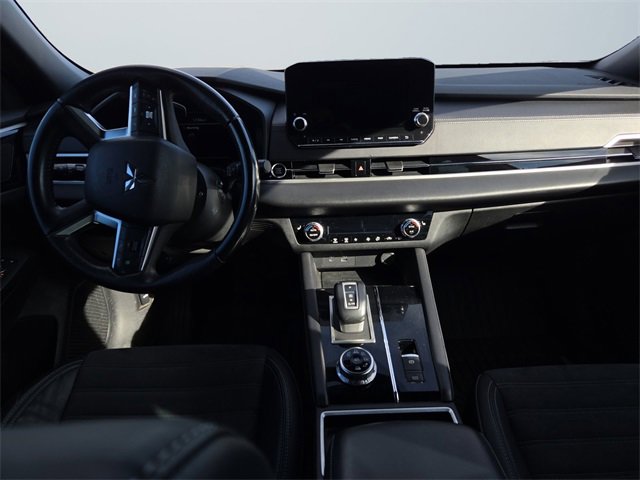 Used 2023 Mitsubishi Outlander SE Black Edition image 10