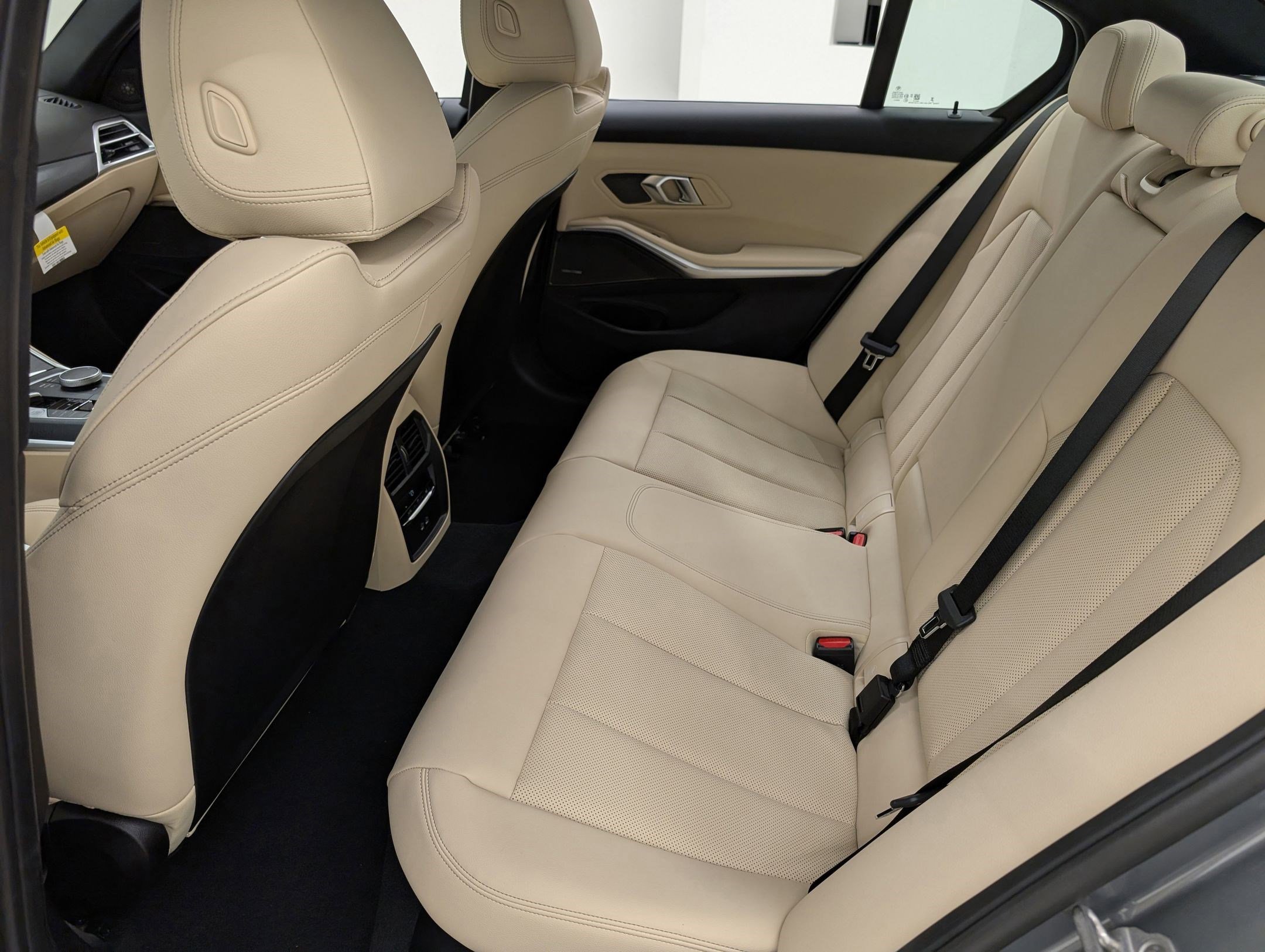 Used 2025 BMW 330i xDrive Sedan w/ Premium Package image 12