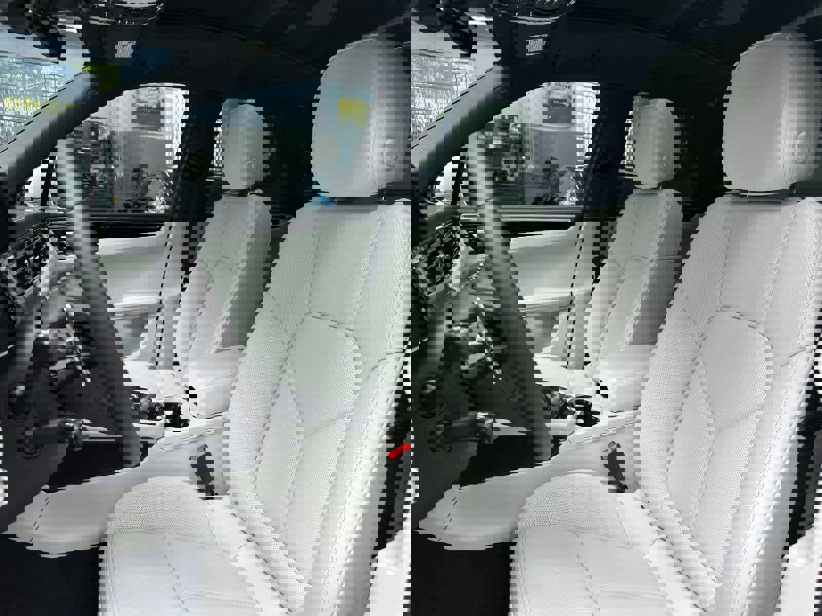 New 2026 Porsche Macan image 5