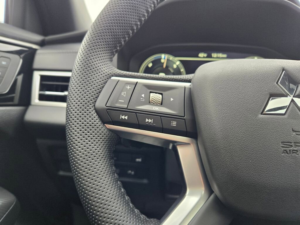 New 2025 Mitsubishi Outlander SEL Black Edition image 30