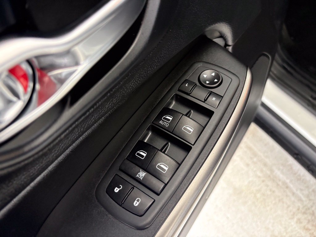 Used 2020 Jeep Cherokee Latitude FWD image 25