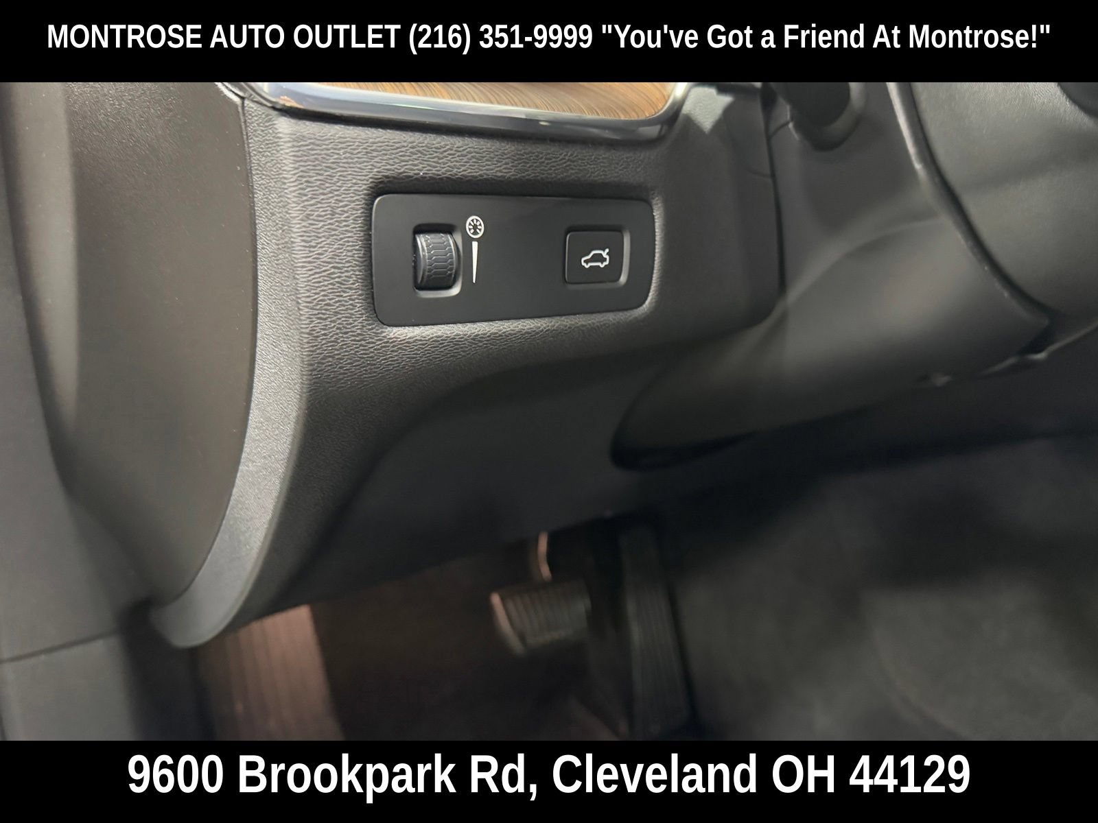 Used 2021 Volvo XC60 T5 Momentum w/ Protection Package AWD/4WD image 19