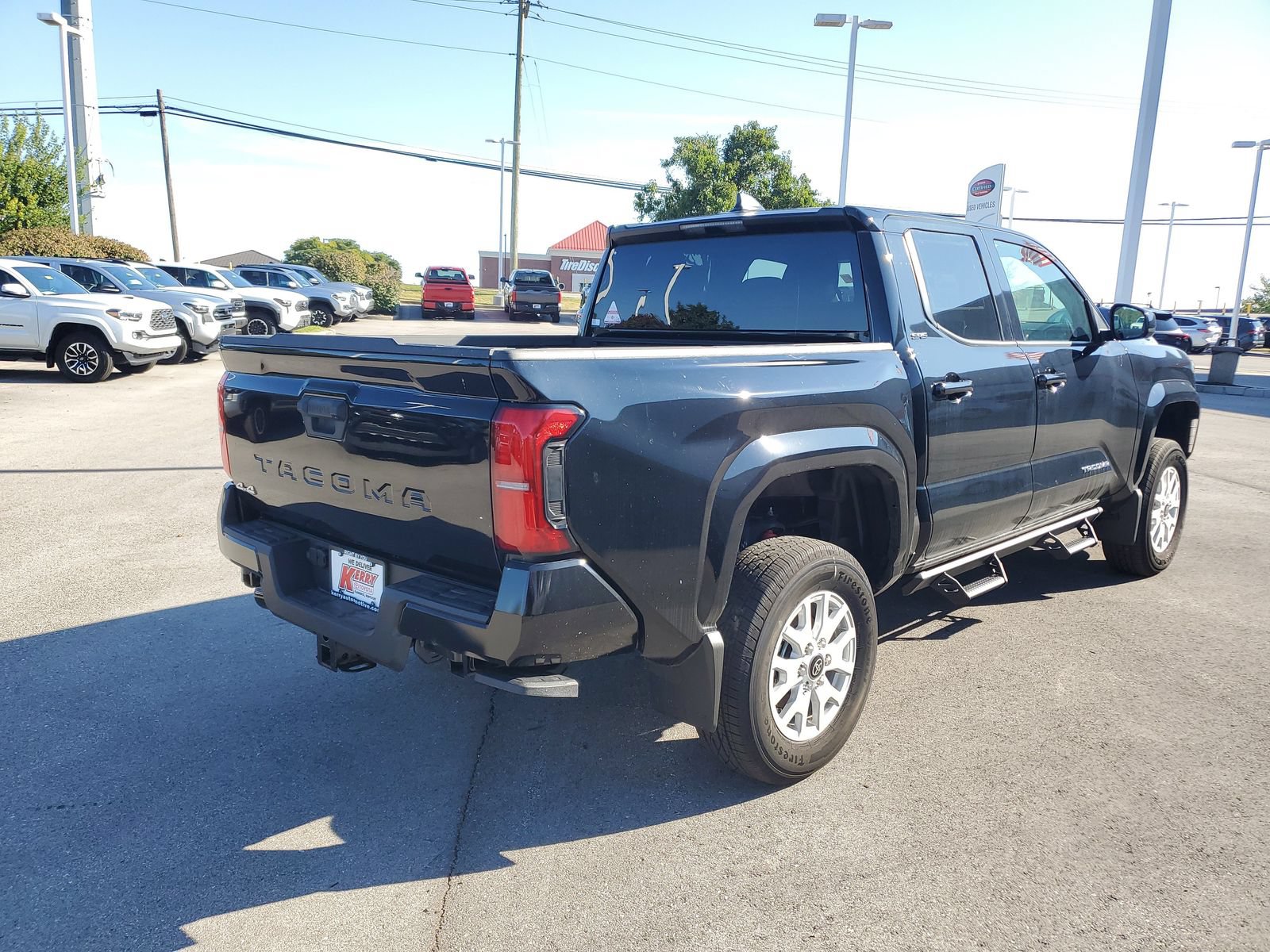Certified 2025 Toyota Tacoma SR5 AWD/4WD image 4