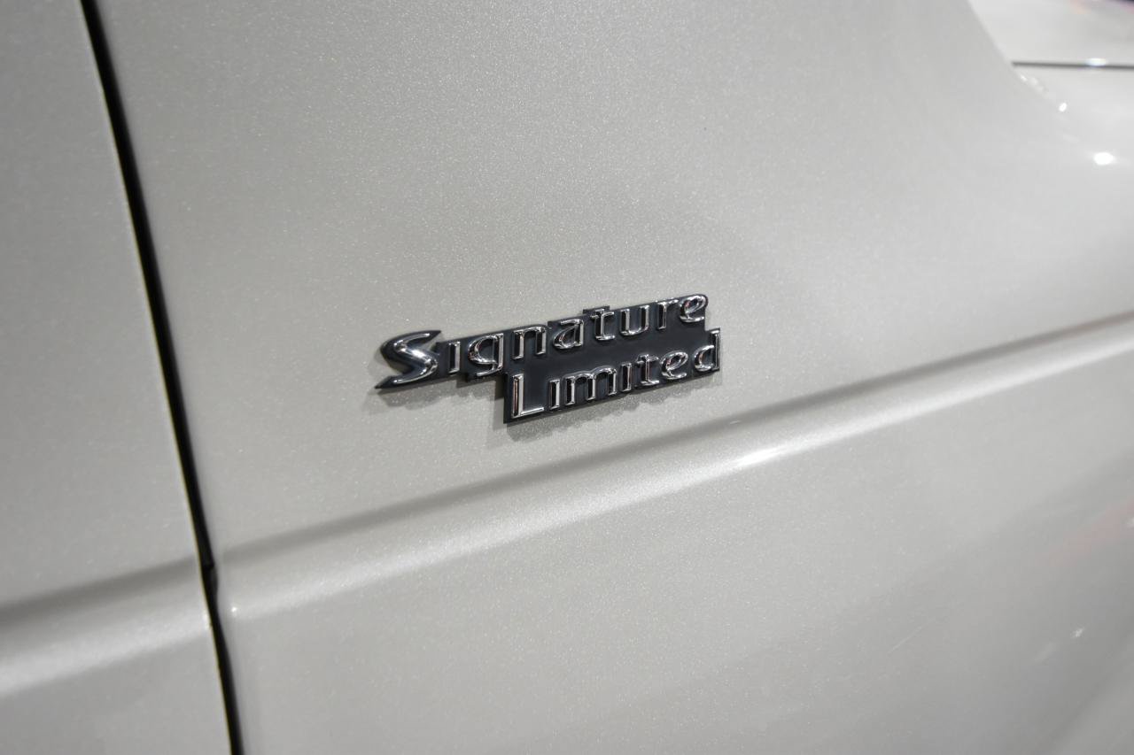 Used 2005 Lincoln Town Car Signature Limited RWD image 4