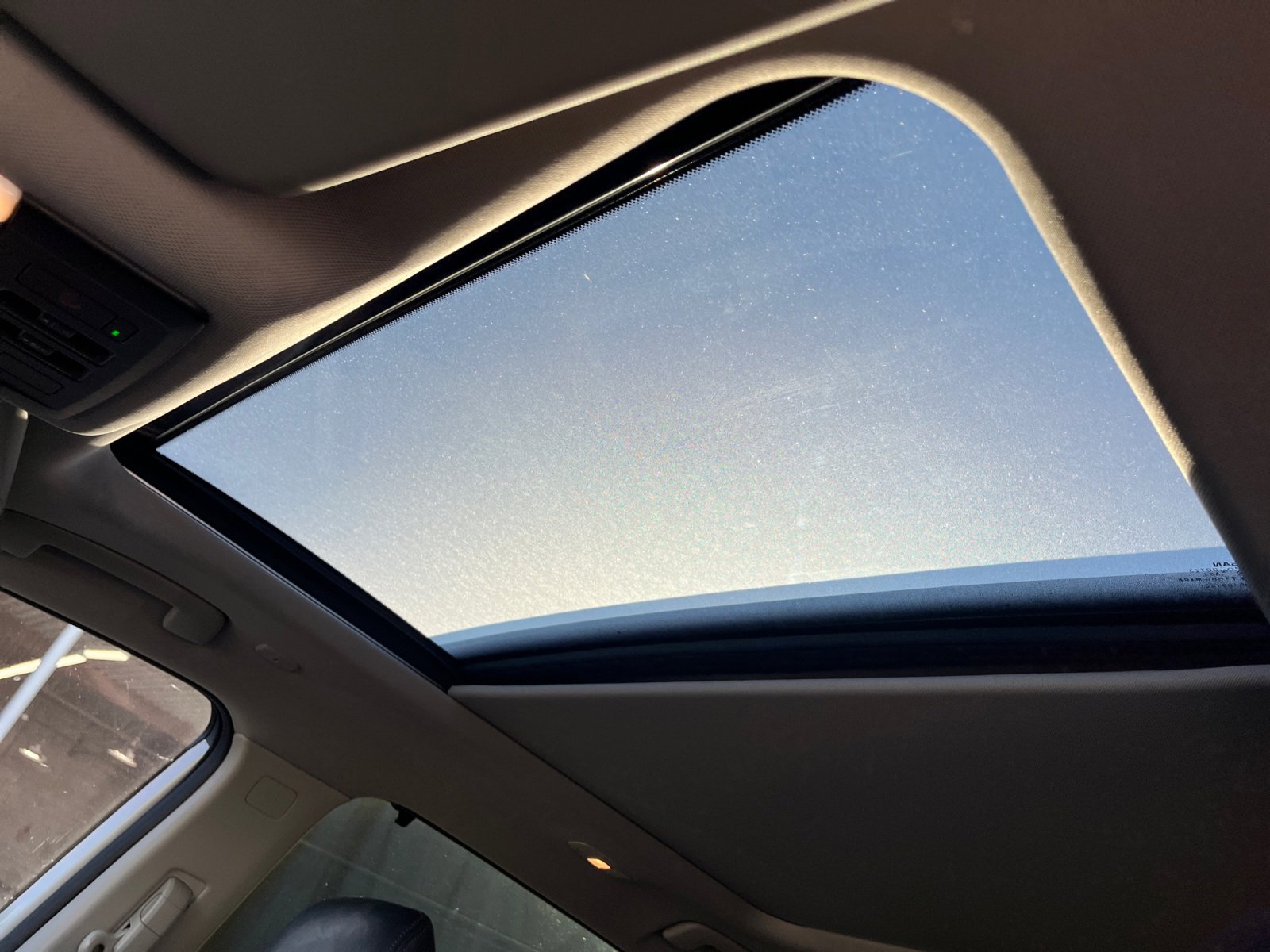 Used 2023 Nissan Rogue SL w/ SL Premium Package image 32