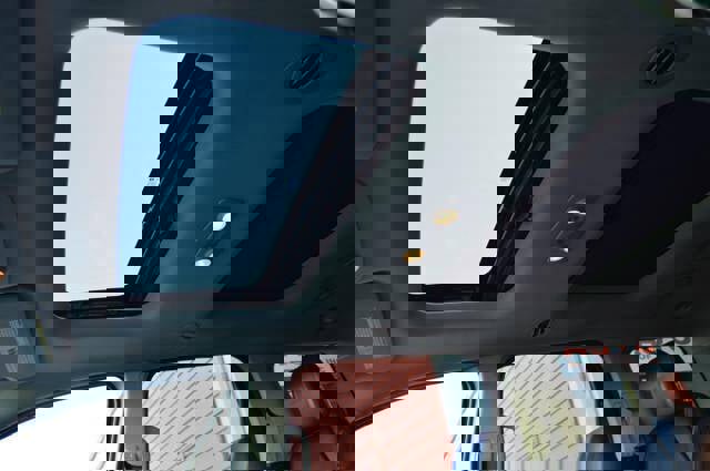 Used 2012 GMC Acadia SLT image 30