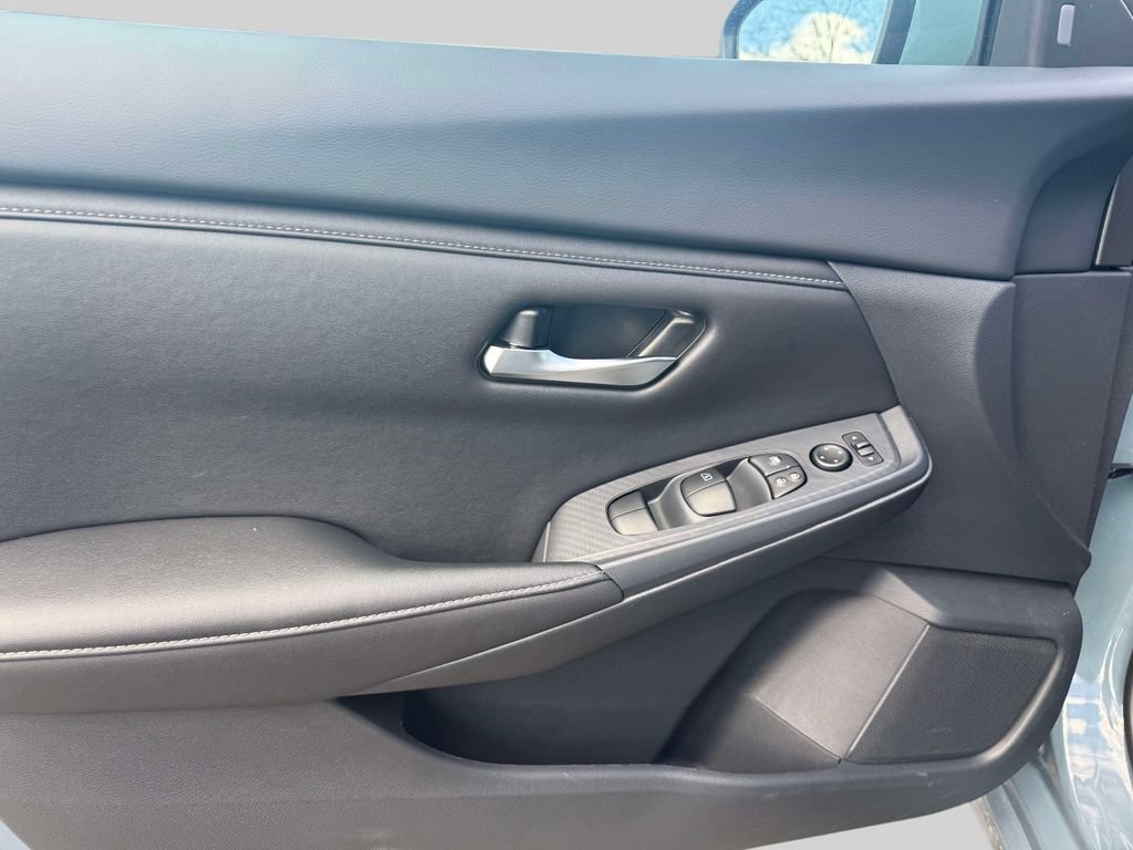 Used 2025 Nissan Sentra SV FWD image 15
