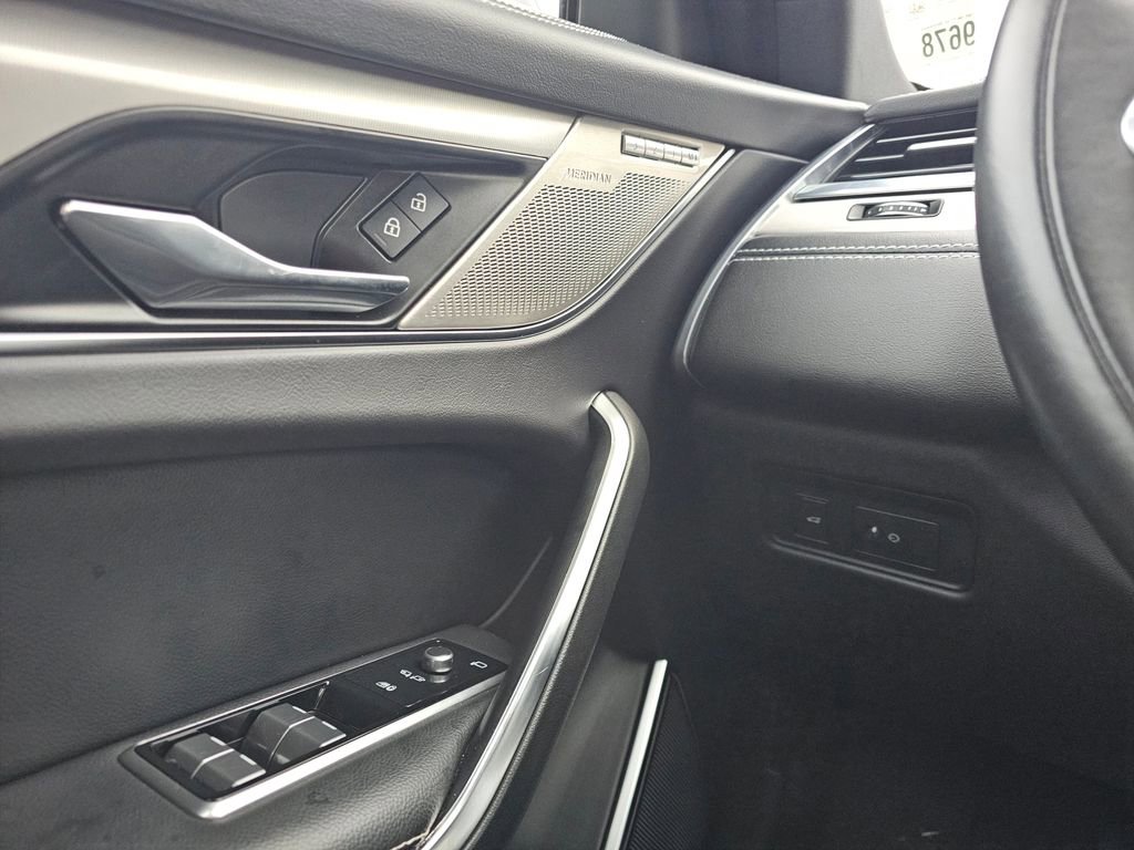 Used 2024 Jaguar F-PACE R-Dynamic S image 31