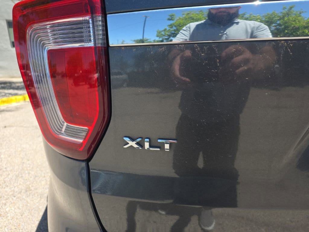Used 2017 Ford Explorer XLT AWD/4WD image 5