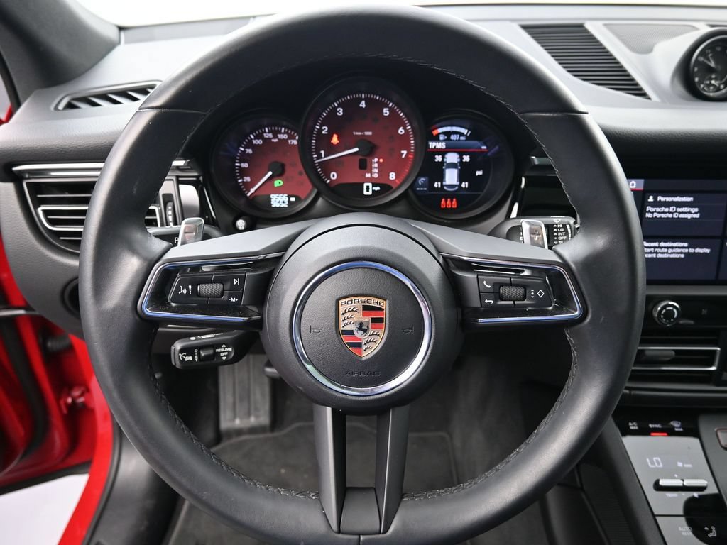 Certified 2025 Porsche Macan AWD/4WD image 19