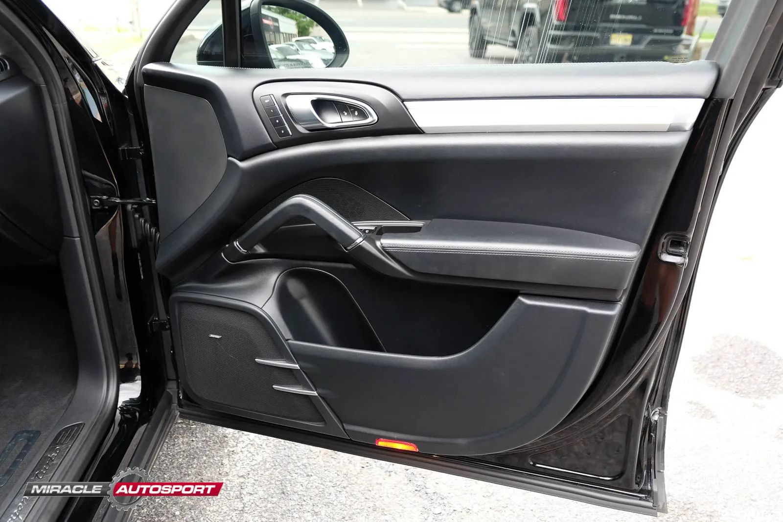 Used 2014 Porsche Cayenne Turbo AWD/4WD image 25
