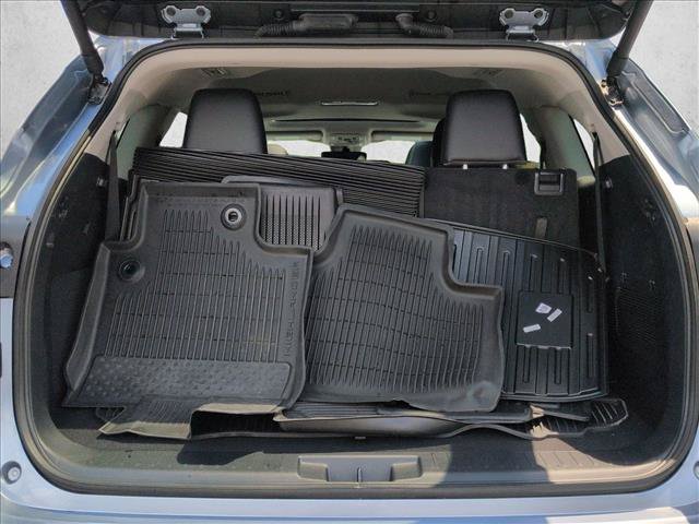Used 2024 Toyota Highlander Limited AWD/4WD image 6