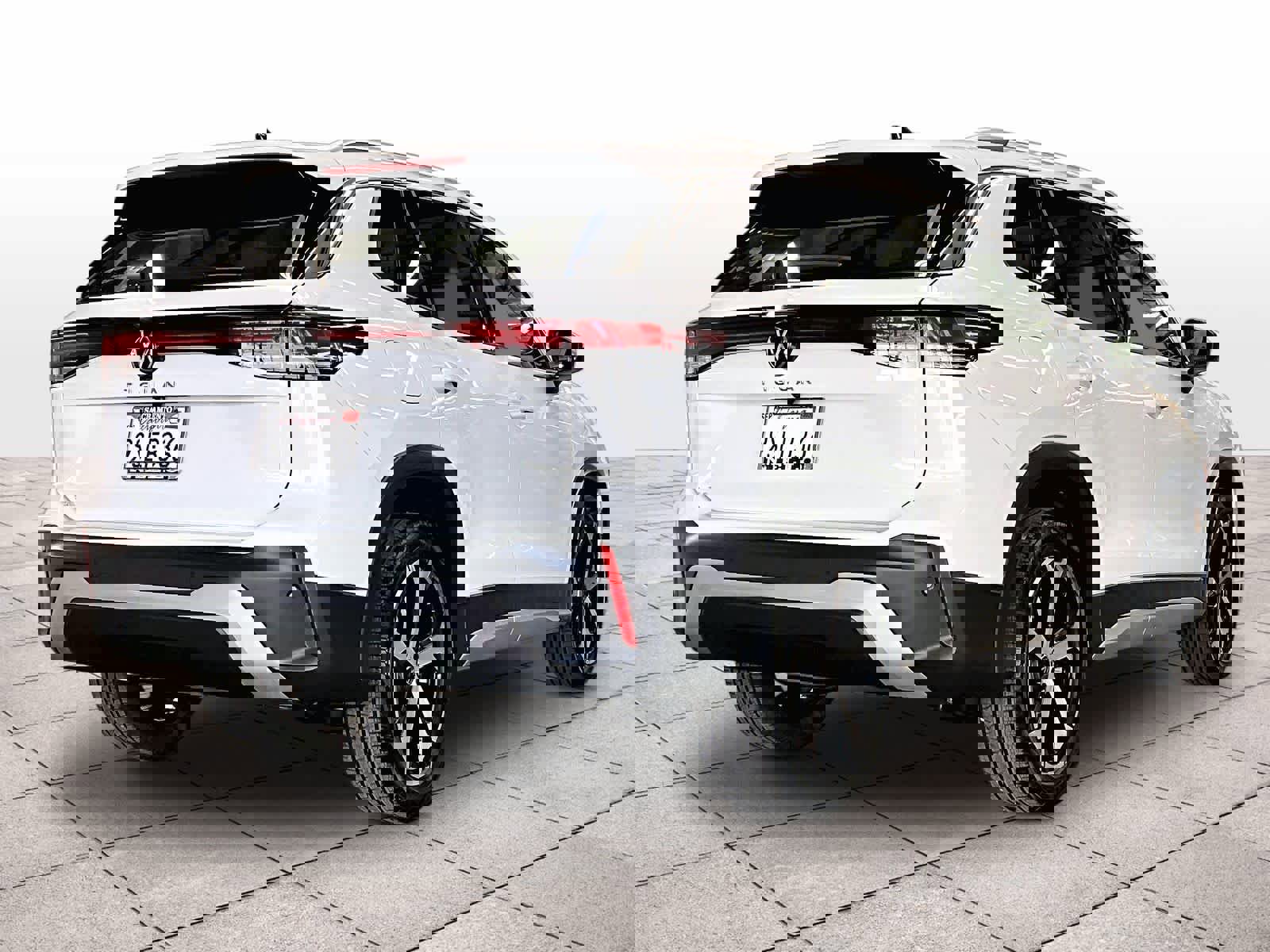 Certified 2025 Volkswagen Tiguan SE FWD image 15