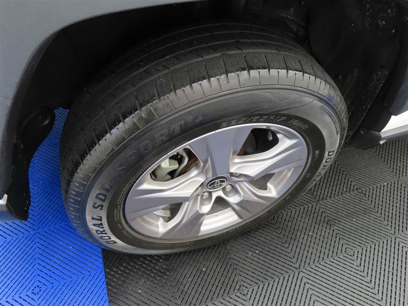 Used 2022 Toyota RAV4 XLE FWD image 8