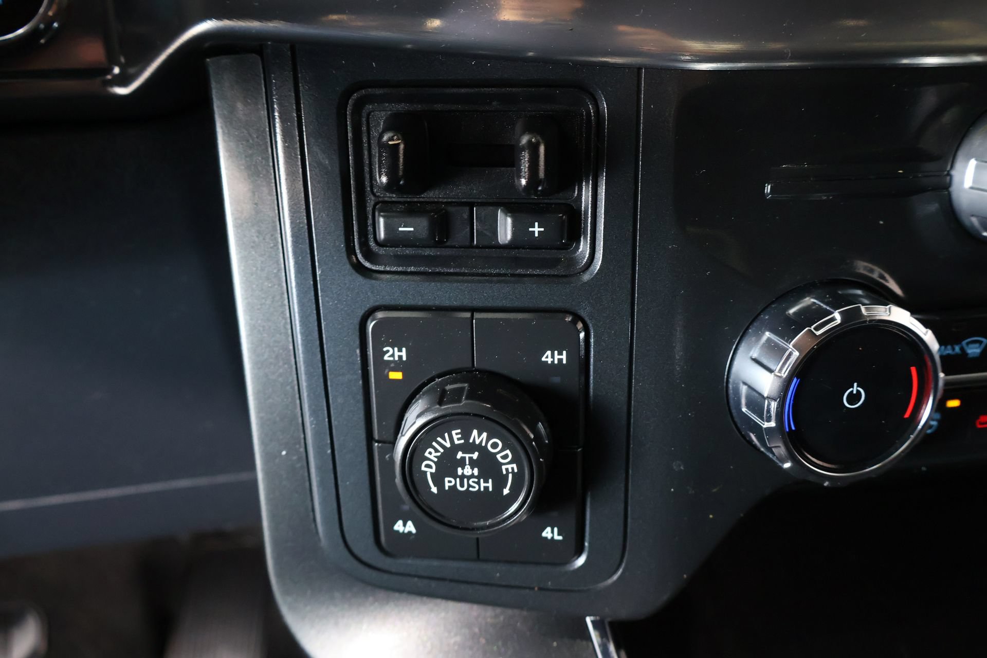 Used 2022 Ford F150 Lariat w/ Equipment Group 502A High AWD/4WD image 10