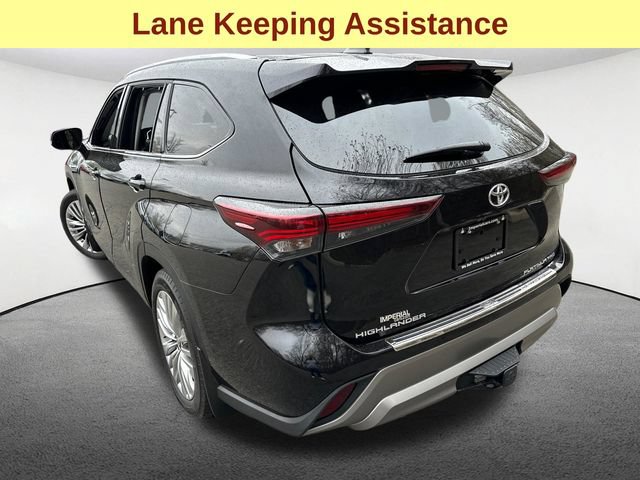 Certified 2025 Toyota Highlander Platinum AWD/4WD image 9