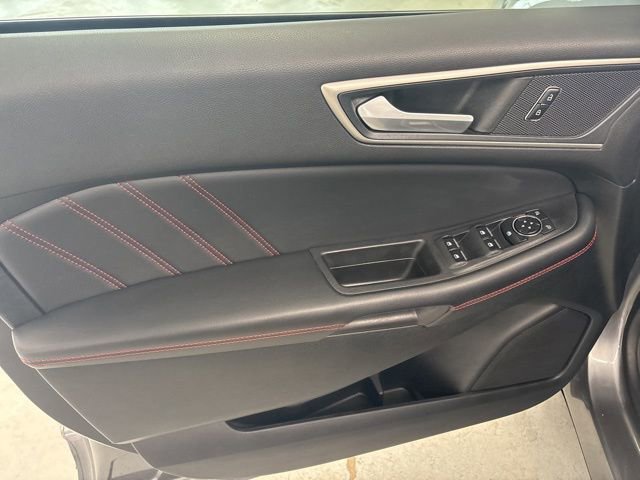 Used 2023 Ford Edge ST-Line w/ Class II Trailer Tow Package AWD/4WD image 16