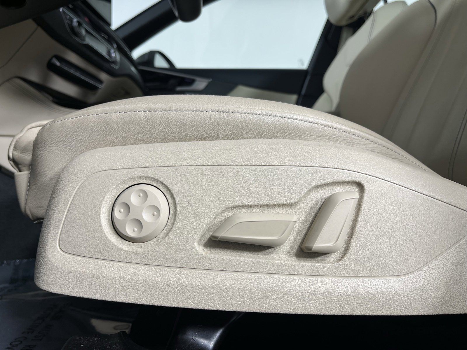 Used 2024 Audi A4 2.0T Premium Plus image 14