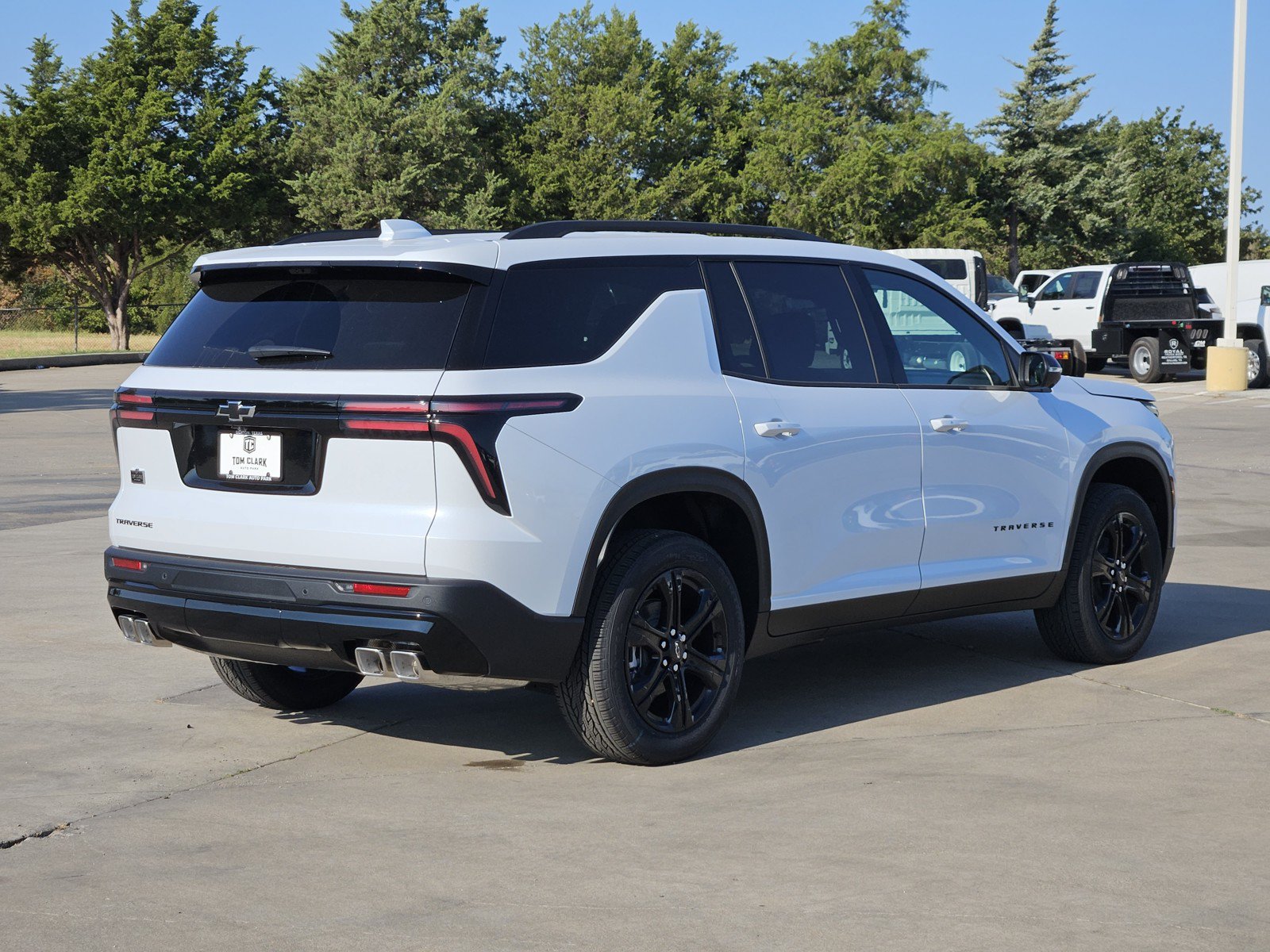New 2027 Chevrolet Traverse LT w/ Midnight/Sport Edition FWD image 4