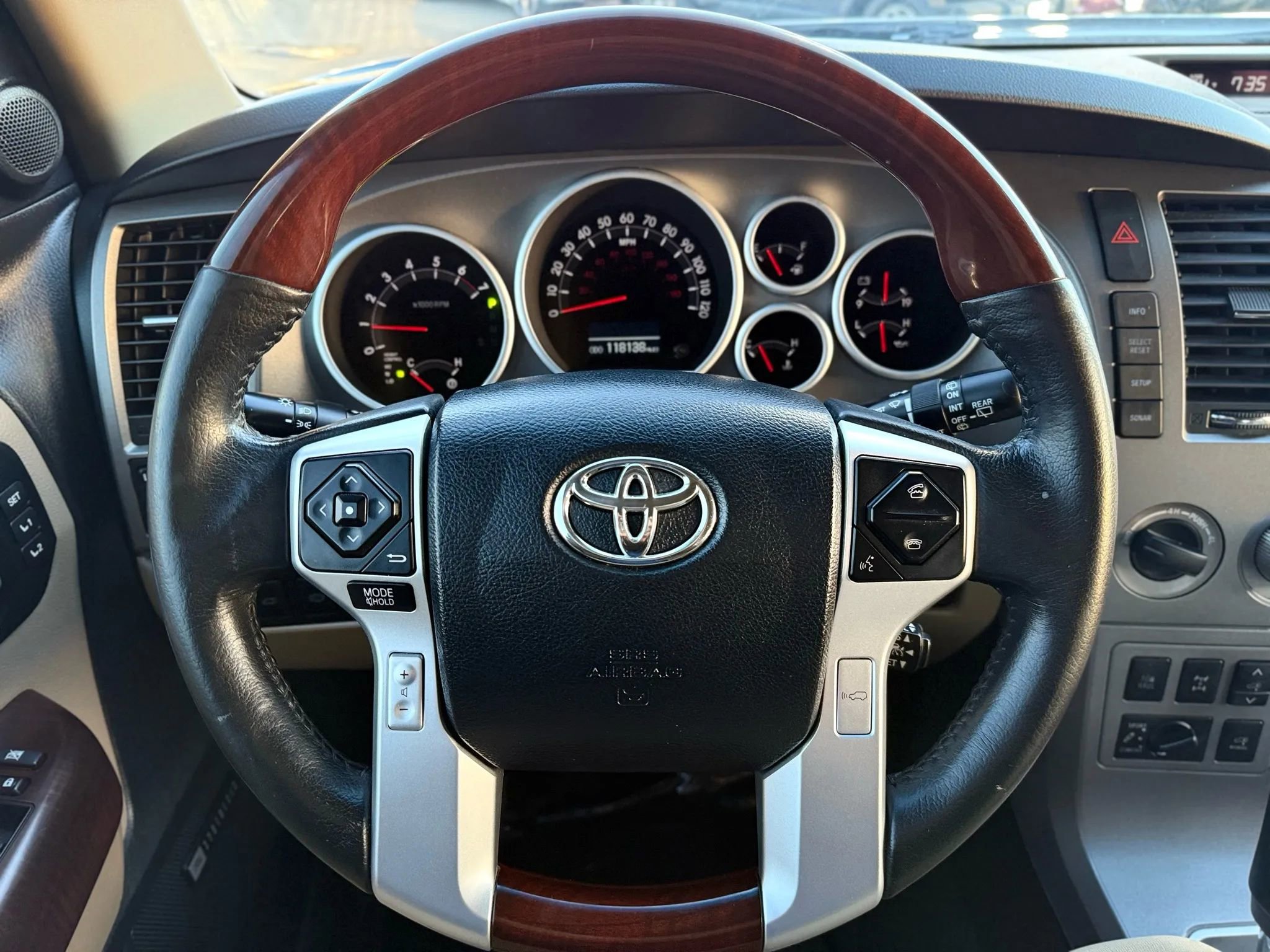 Used 2015 Toyota Sequoia Platinum image 30