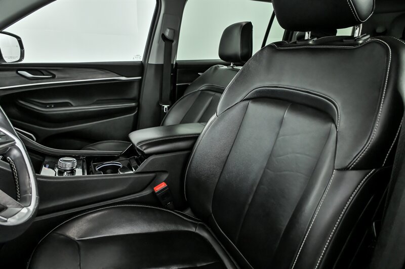 Used 2022 Jeep Grand Cherokee L Limited AWD/4WD image 19