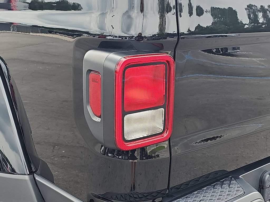 Used 2025 Jeep Gladiator Sport AWD/4WD image 32