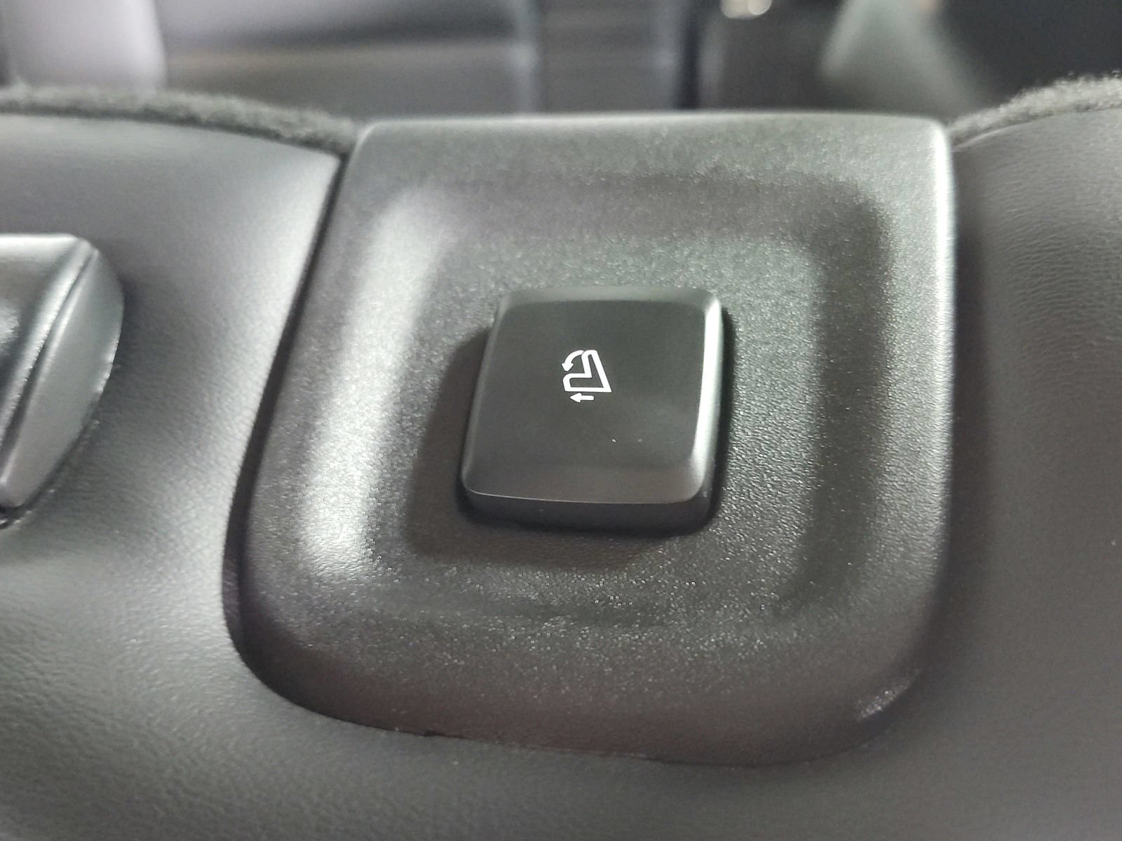 Used 2023 Lincoln Aviator AWD w/ Premium Package image 38