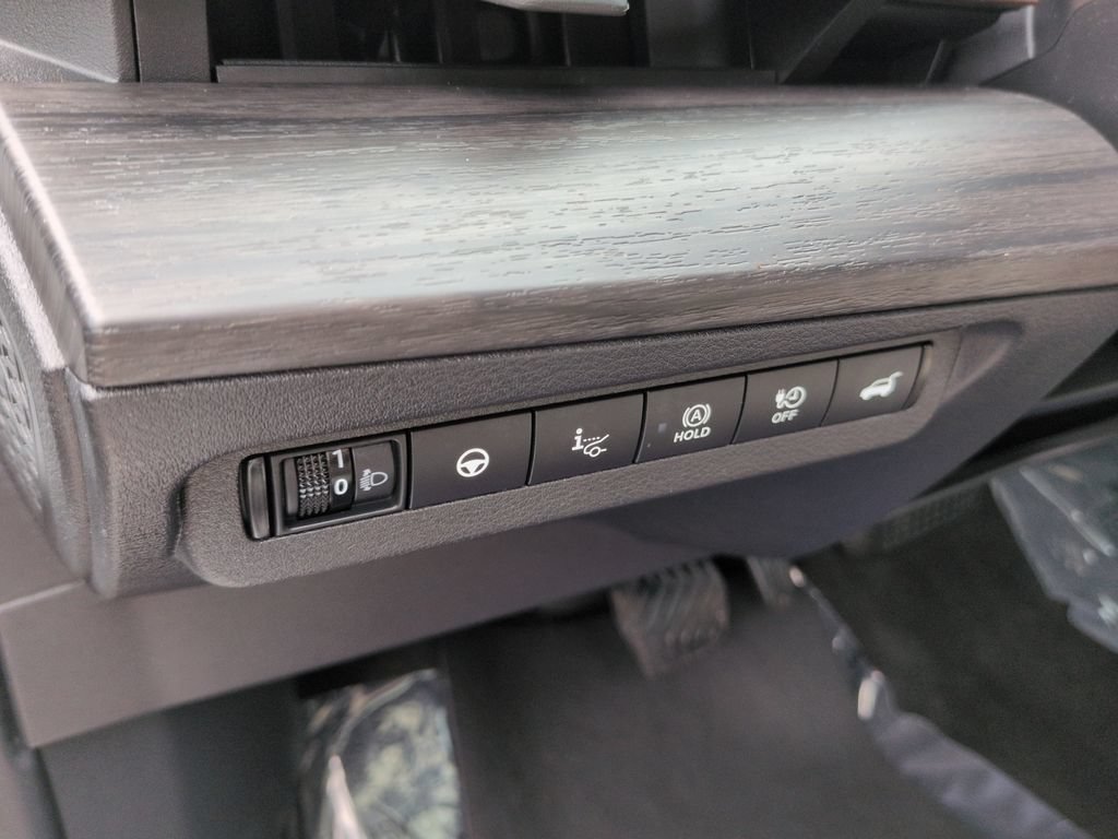 Used 2024 Nissan Ariya AWD image 24