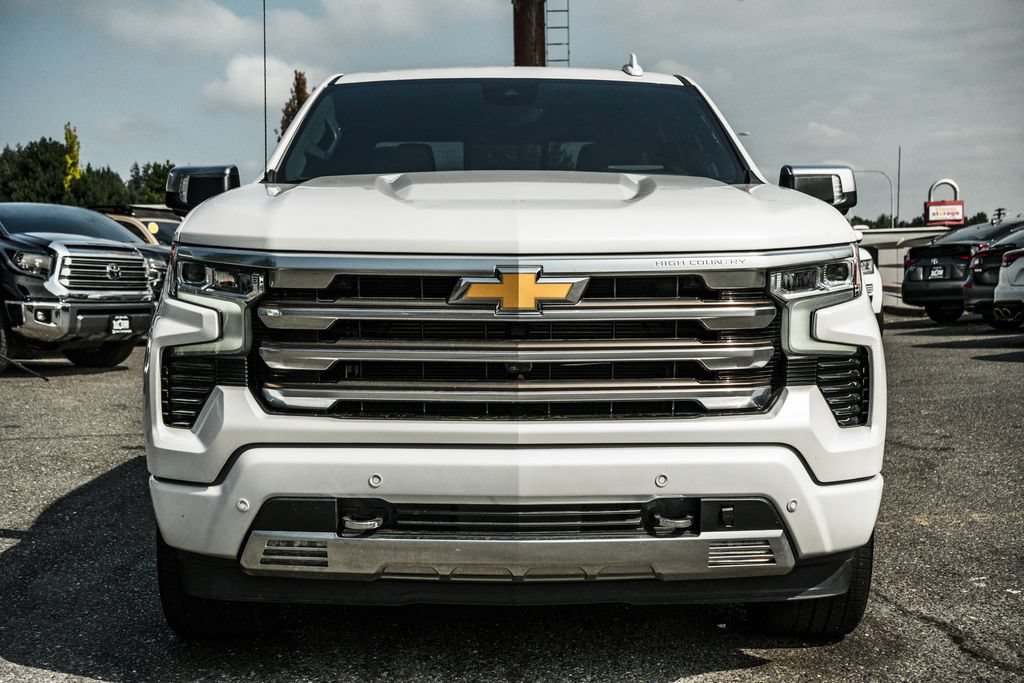 Used 2022 Chevrolet Silverado 1500 High Country w/ High Country Premium Package AWD/4WD image 3