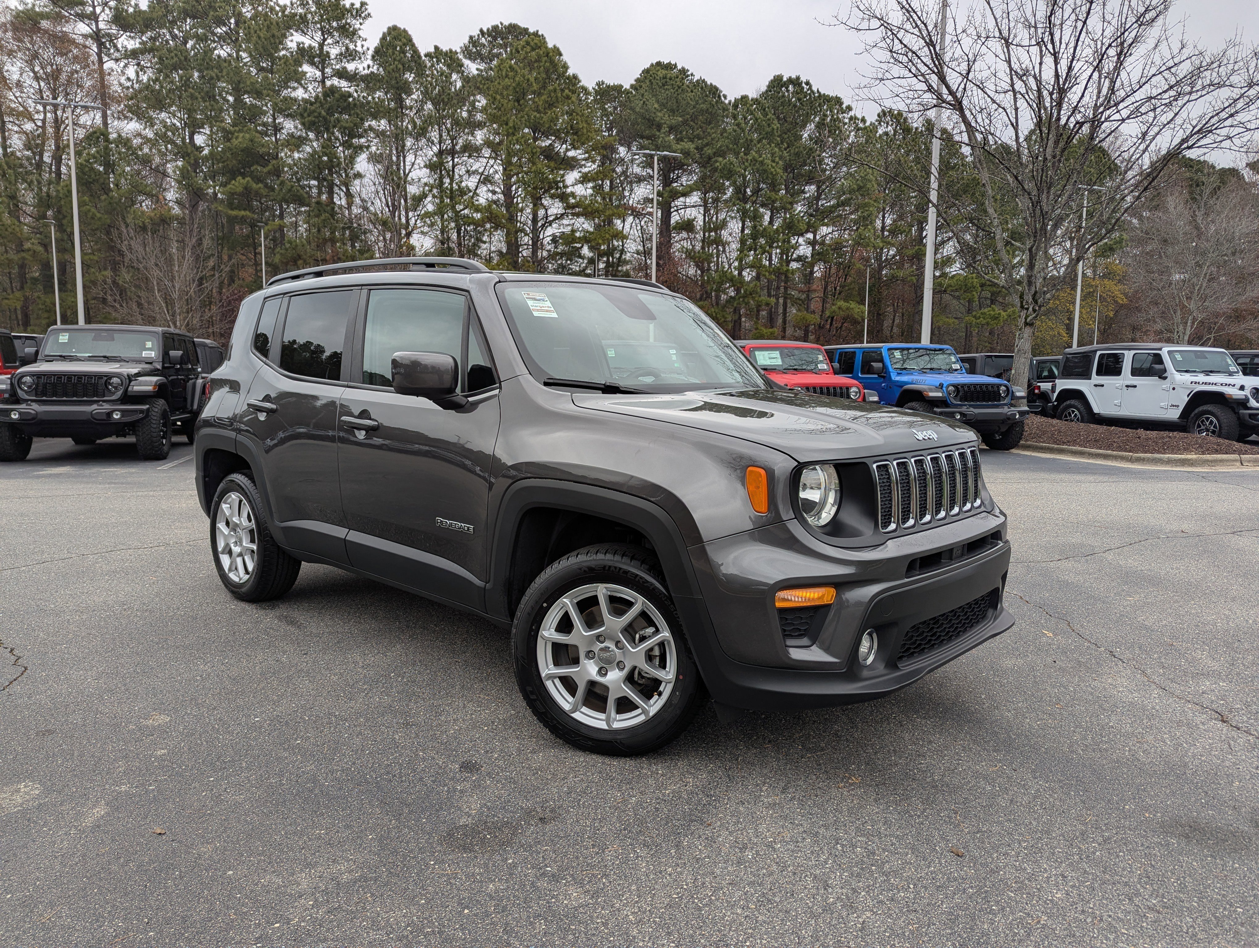 Used 2020 Jeep Renegade Latitude w/ Popular Equipment Group image 3