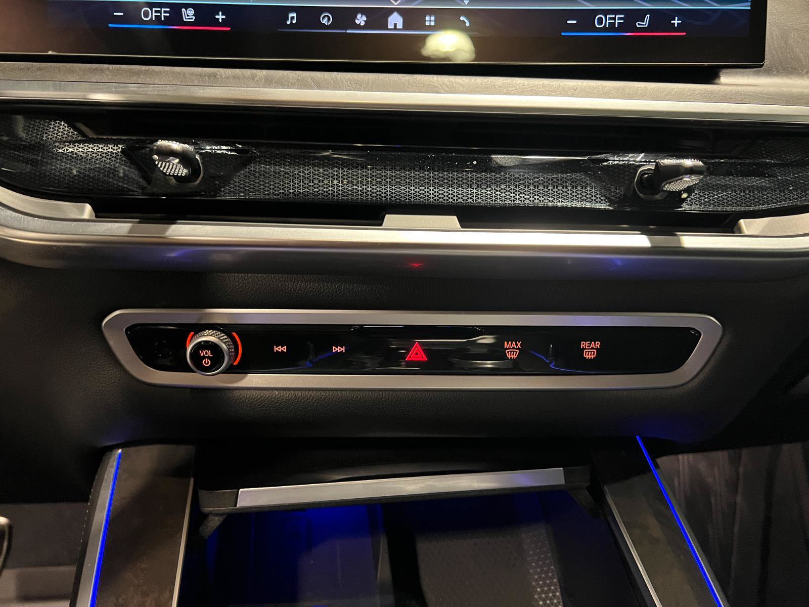 Used 2025 BMW X5 xDrive50e w/ M Sport Package image 19