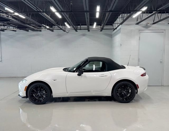 New 2026 MAZDA MX-5 Miata Club w/ Weather Package RWD image 3