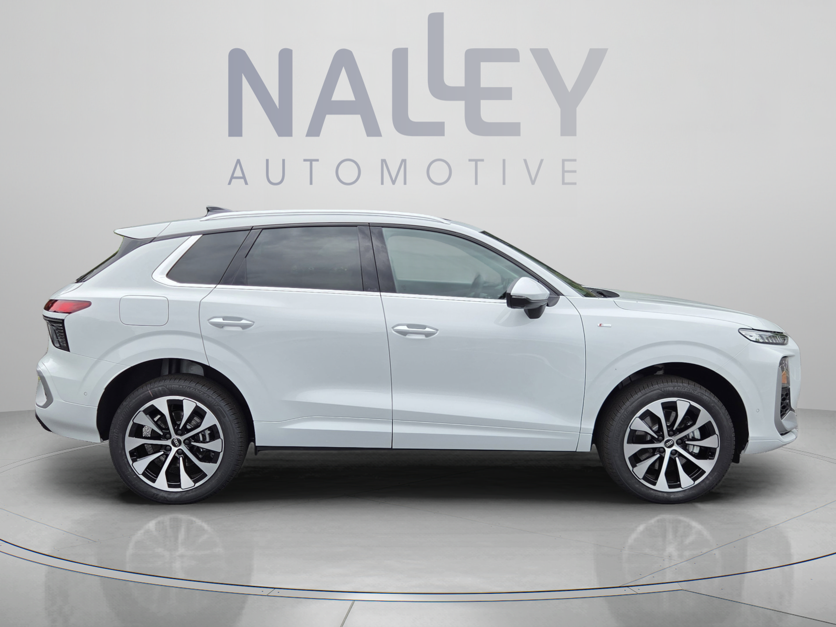 New 2026 Audi Q3 quattro 2.0T w/ Driver Assistance Package AWD/4WD image 6