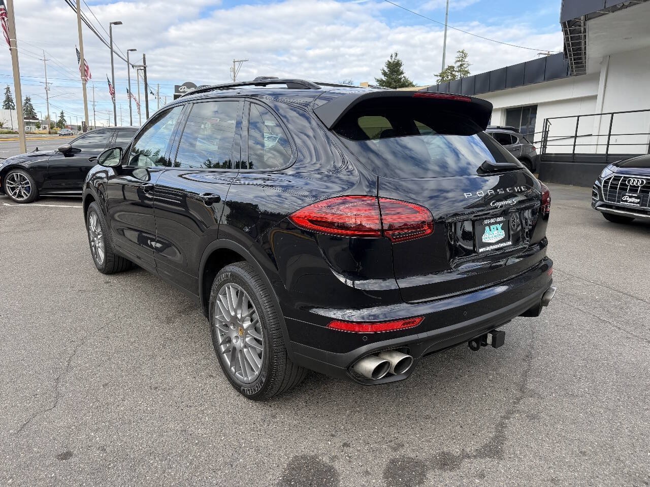 Used 2016 Porsche Cayenne S AWD/4WD image 3