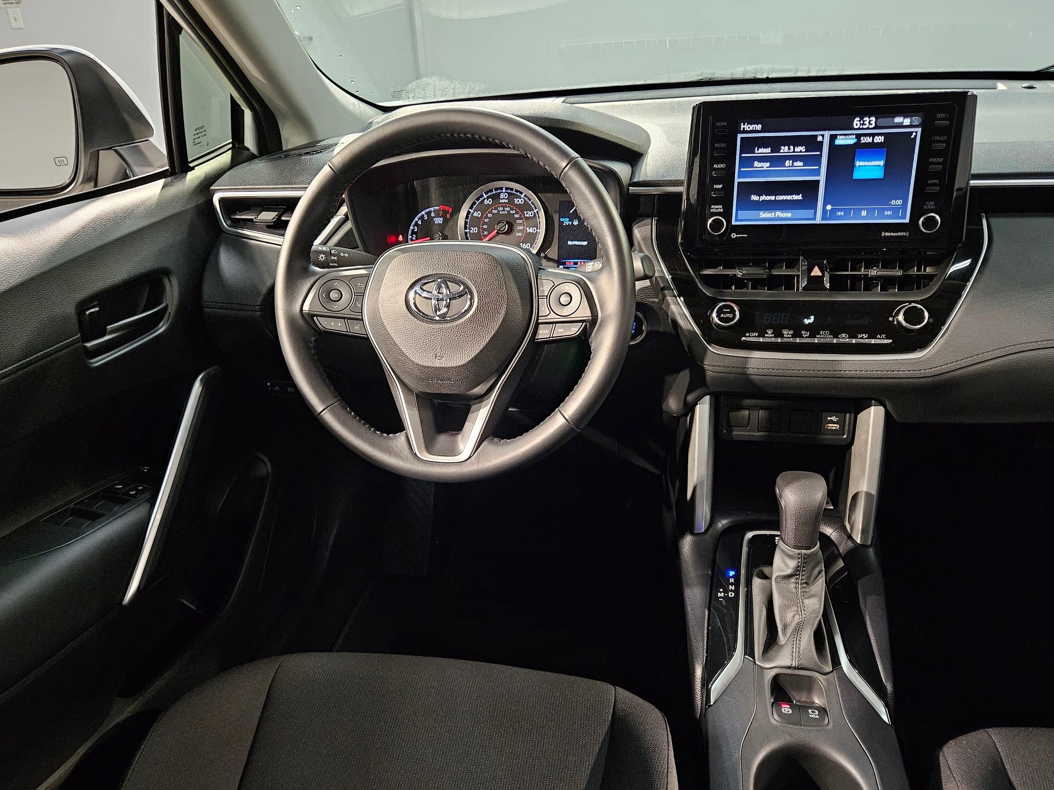 Used 2022 Toyota Corolla Cross LE image 9