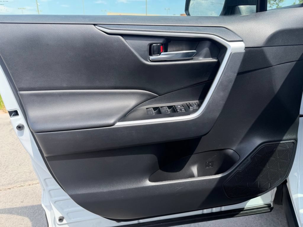 Used 2025 Toyota RAV4 XLE AWD/4WD image 10