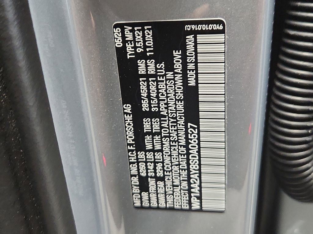 Used 2025 Porsche Cayenne image 27