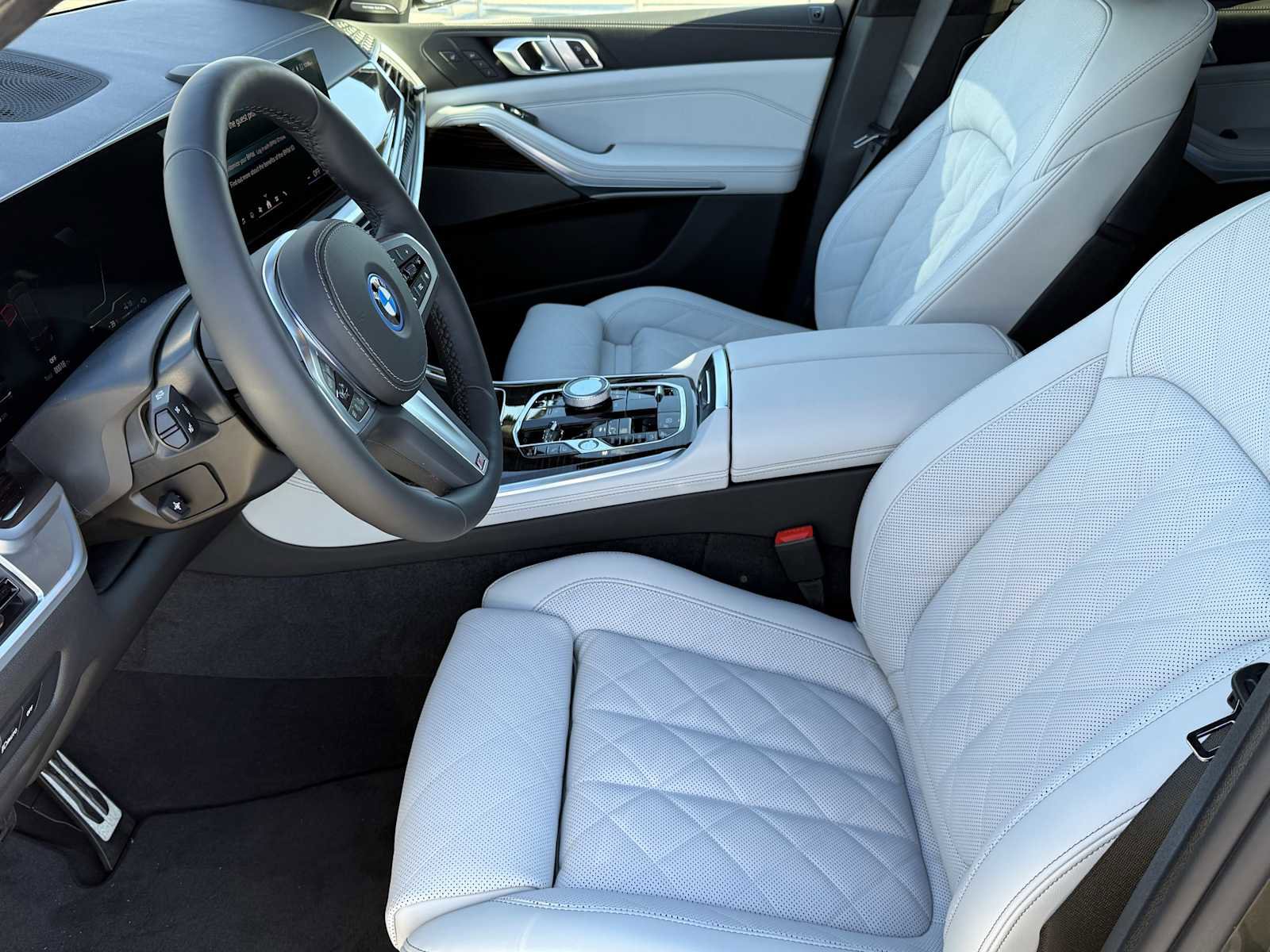 New 2026 BMW X5 xDrive50e w/ Executive Package image 10