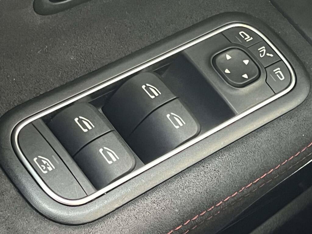 Used 2024 Mercedes-Benz CLA 250 4MATIC image 32