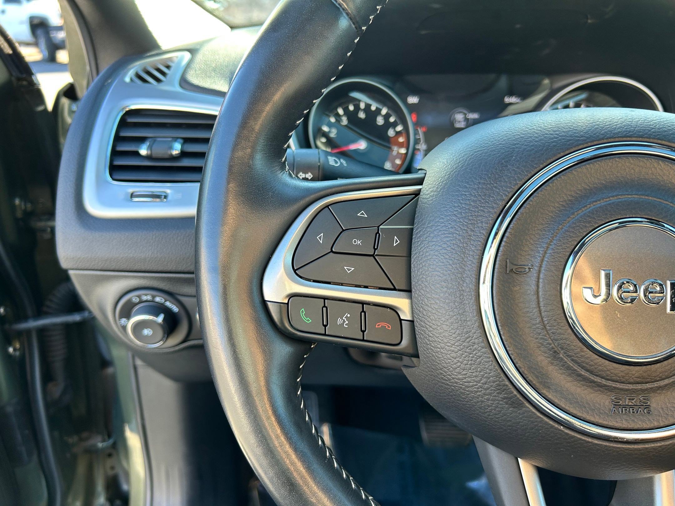 Used 2021 Jeep Compass Latitude w/ Sun and Sound Group image 14