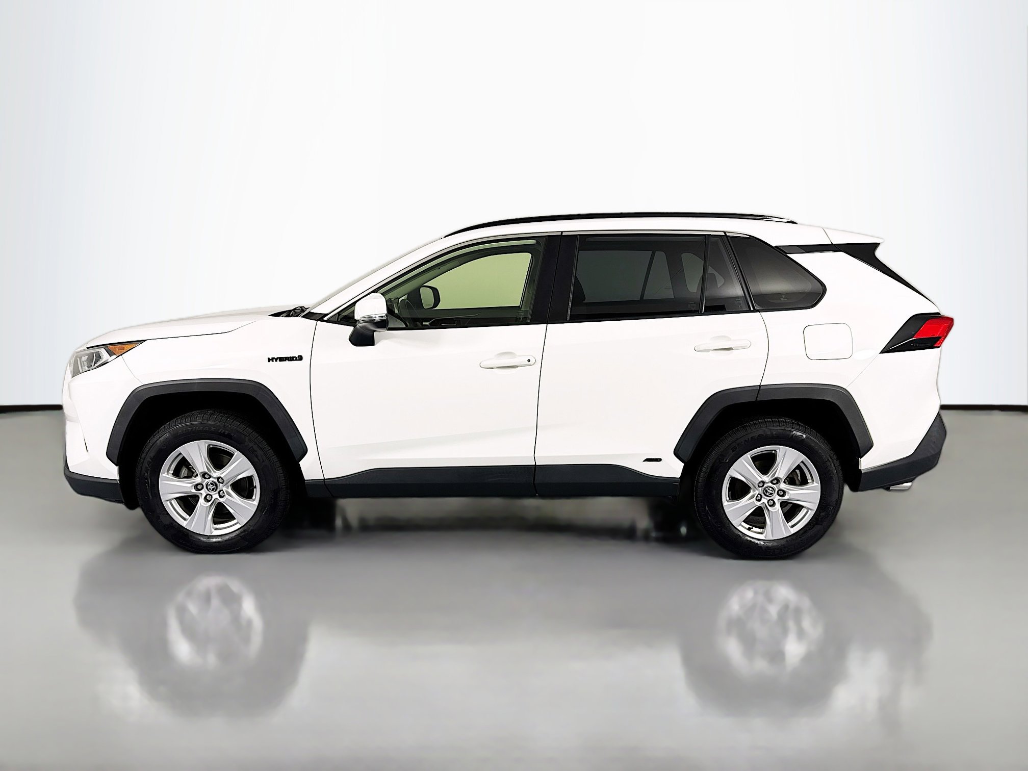 Used 2020 Toyota RAV4 XLE image 8