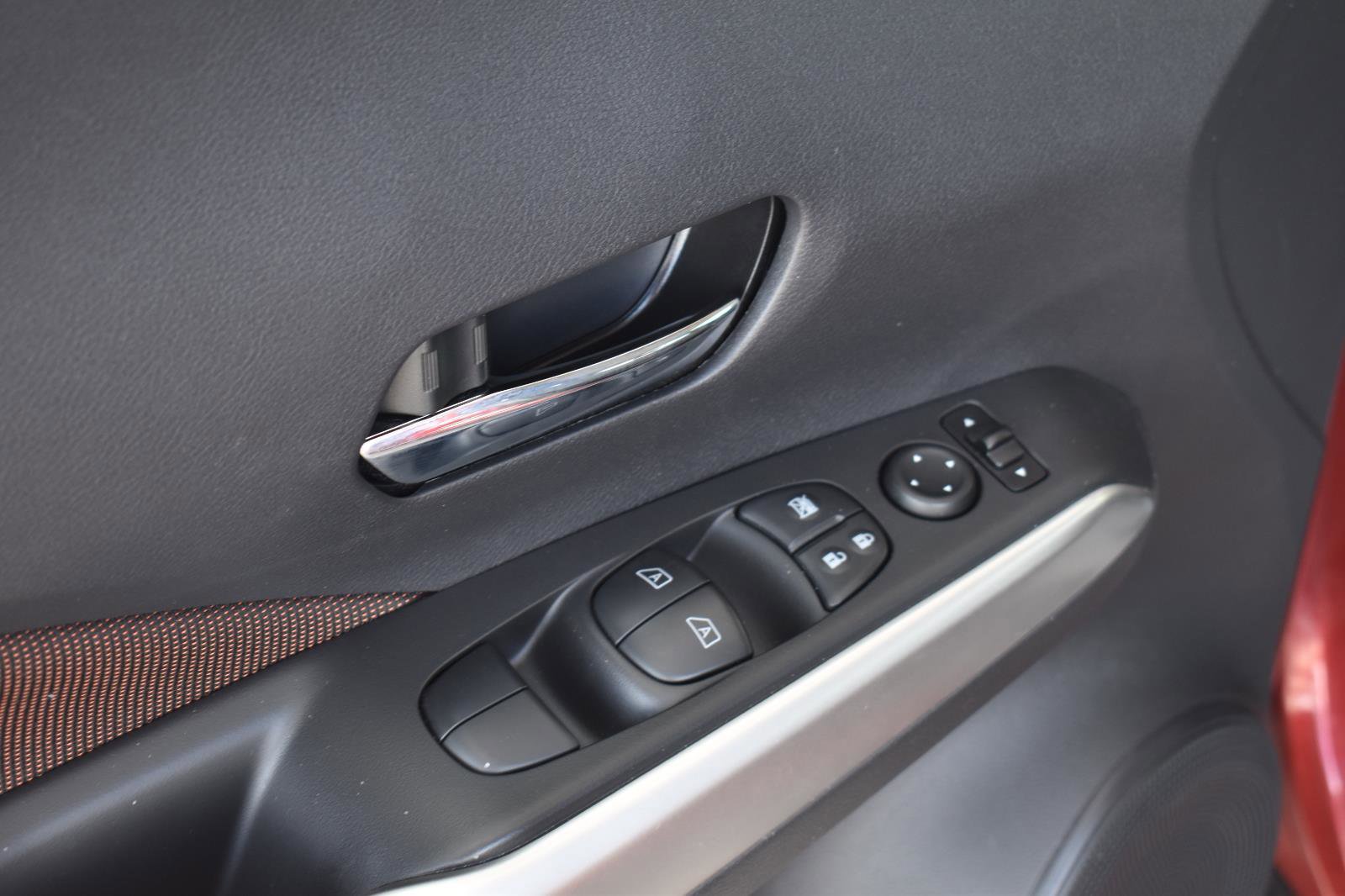 Used 2020 Nissan Kicks SR image 25