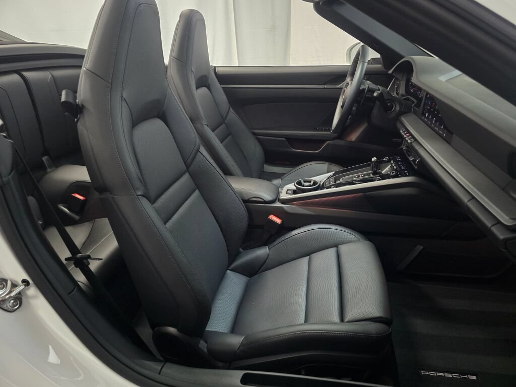 Certified 2025 Porsche 911 Carrera RWD image 21