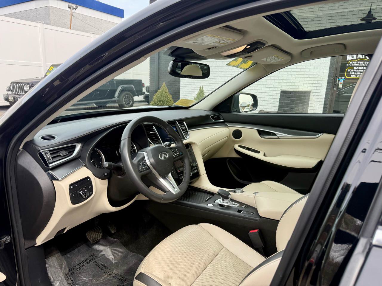 Used 2022 INFINITI QX50 Luxe w/ Cargo Package AWD/4WD image 16