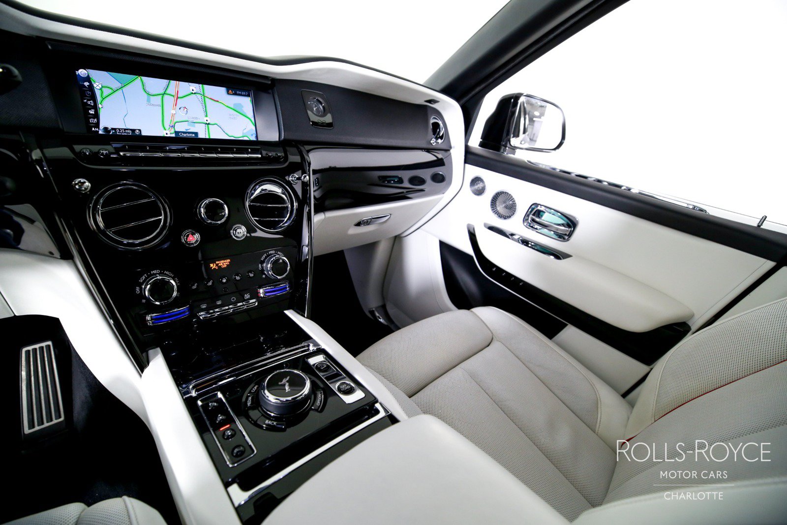Used 2021 Rolls-Royce Cullinan Black Badge AWD/4WD image 15