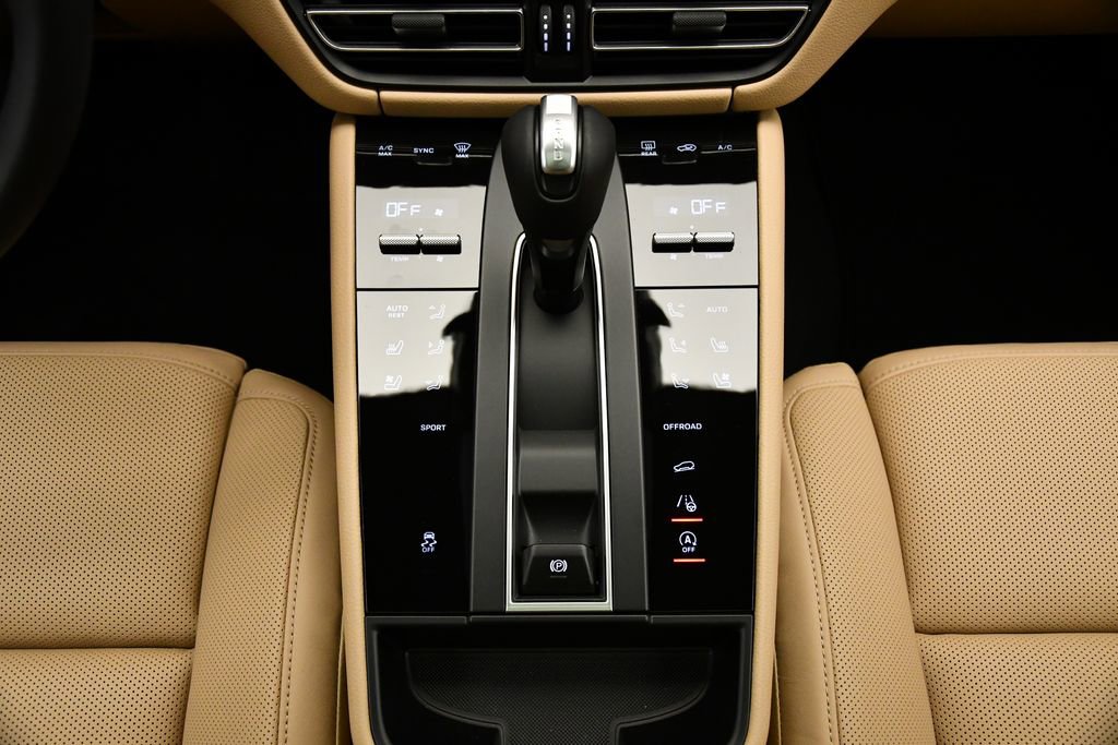 Used 2025 Porsche Macan image 29