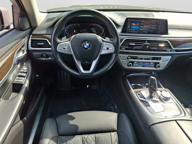 Used 2022 BMW 750i xDrive AWD/4WD image 13